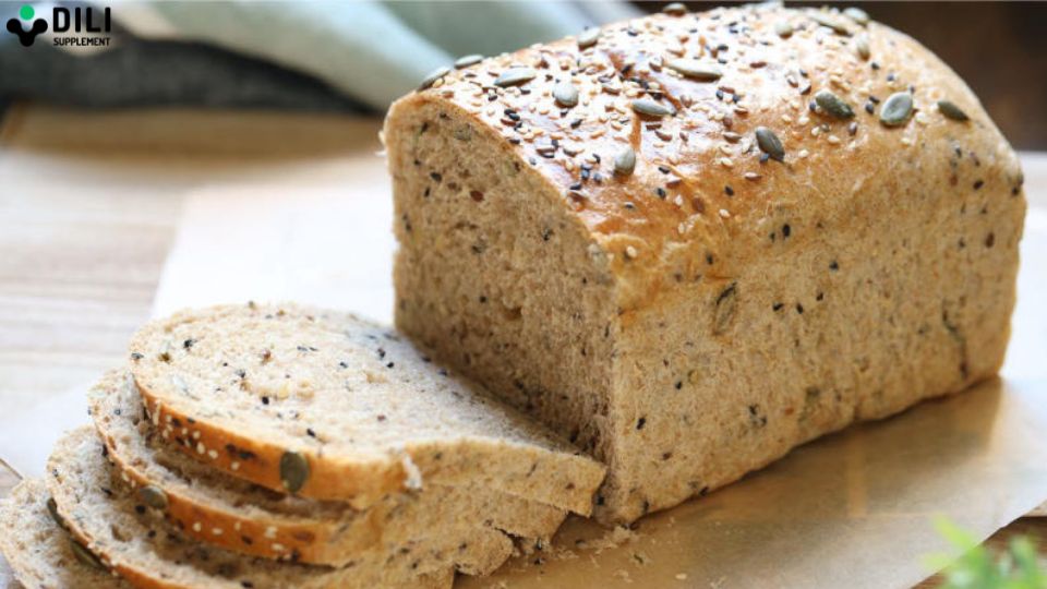 chế độ ăn cho người trào ngược dạ dày bánh mì nguyên cám