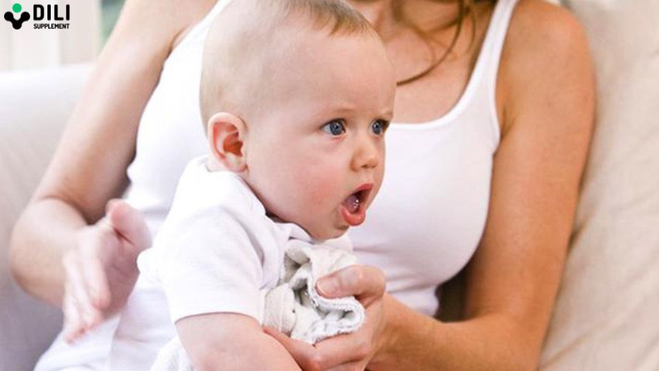 dấu hiệu trẻ sơ sinh bị trào ngược dạ dày dấu hiệu