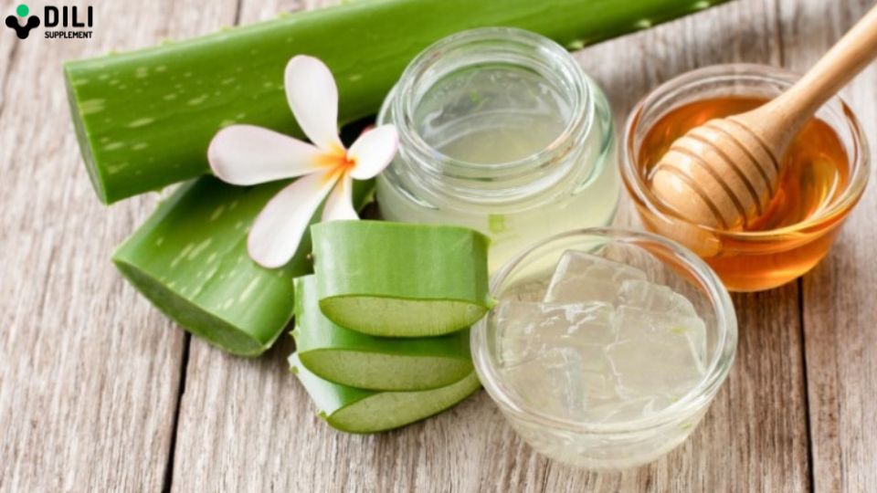 trị trào ngược dạ dày bằng mật ong nha đam