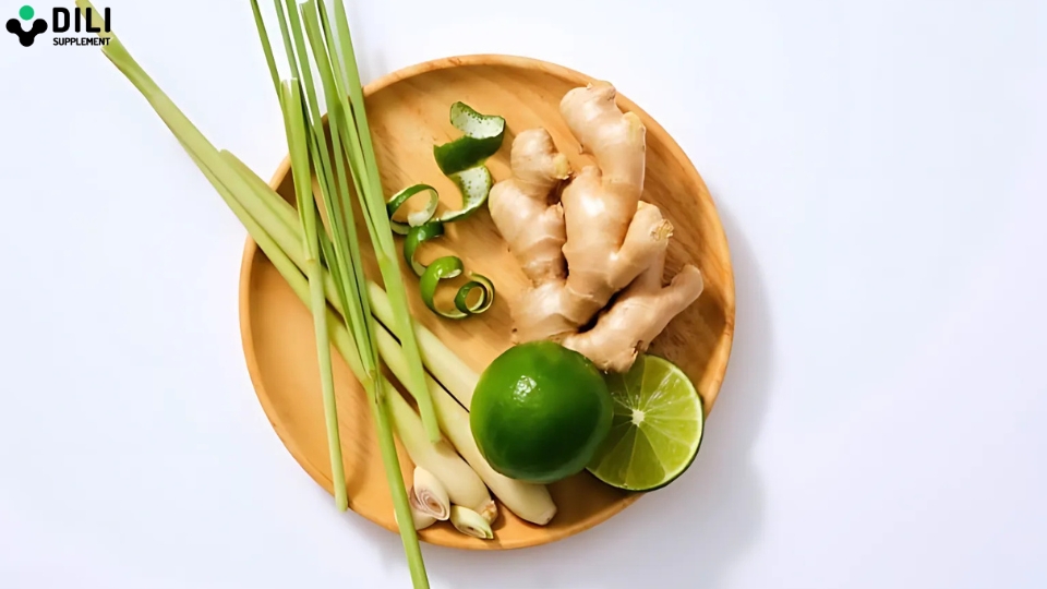 nấu nước uống giải độc gan chanh sả gừng