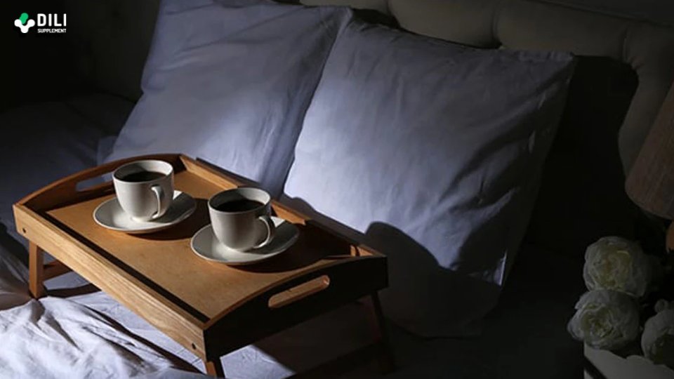 Nguoi Gia Mat Ngu Nen Uong Gi Tranh Dung Do Uong Chua Caffein Truoc Khi Ngu